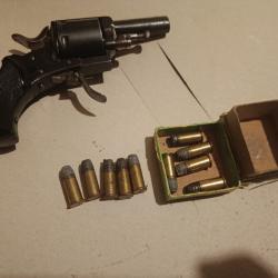 Très beaux bulldog 320 + boite et cartouches d'époque.