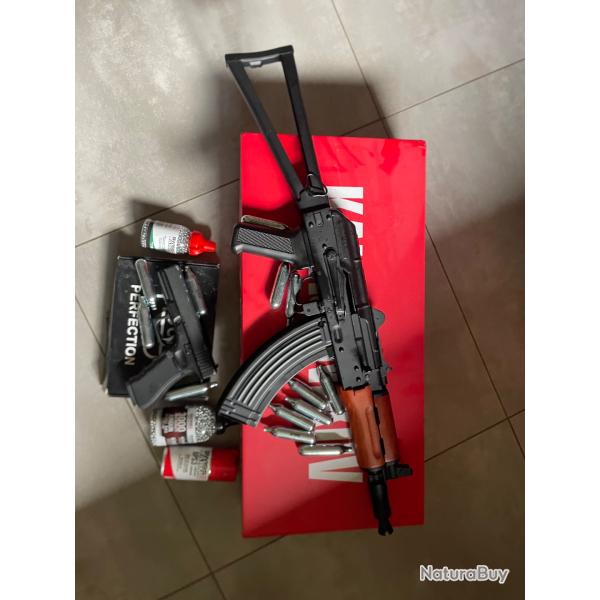 Ak74su 4.5mm + glock 4.5mm + 112 cartouche de Co2 + 5000 bille d'acier