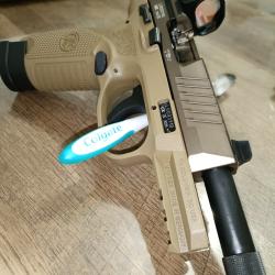 Pistolet Fn502