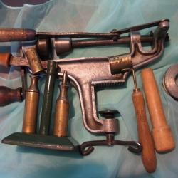 sertisseur calibre 16 avec accessoires desamorceur, calibreur, dosette etc...