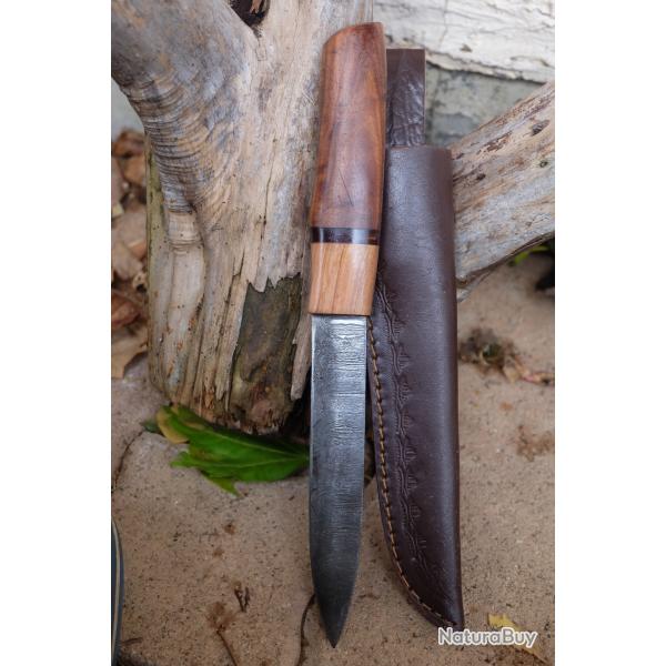 Puukko XXL Couteau Damas Lame 256 Couches Lame Drop Point Manche Bois Rose Fabric Artisan Etui Cuir