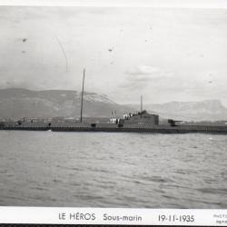 CPA - Marine de Guerre - Sous - Marin " LE HEROS "  19-11-1935 -N°4093