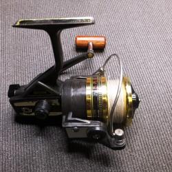 DAIWA BG 15 - moulinet de pêche robuste taillé pour le combat - série BLACK GOLD