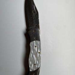 Couteau artisanal de forme Bowie lame damas