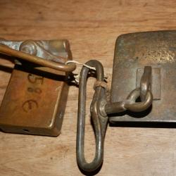 Lot de 2 attaches de gibernes de cavalerie dépareillées