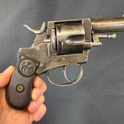 ÉNORME REVOLVER BULLDOG cal. 450