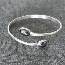 Bracelet argent avec pierres noires