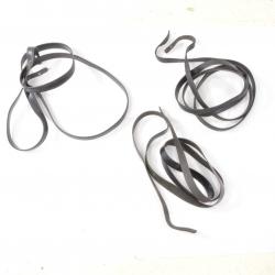 Lot de trois sangles / bretelles de jumelles en plastique souple, années 1950 - 1970. Sans bouton.