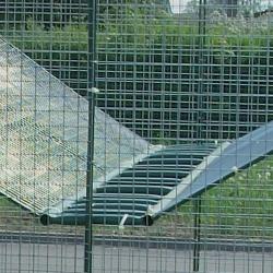 Parc à corbeaux facile à installer acier galvanisé 2x2x2m