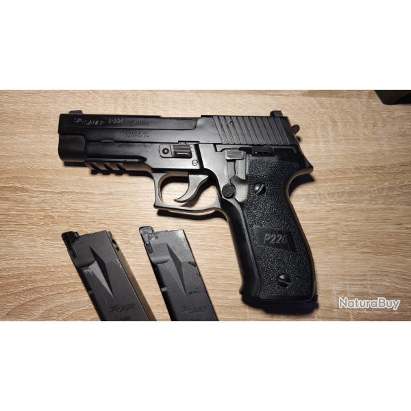 Pistolet SIG SAUER P226 RAIL GAZ BLOWBACK BLACK TOKYO MARUI