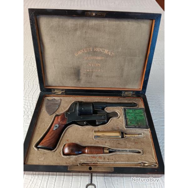Coffret d'un révolver 7mm Ernest Rochas