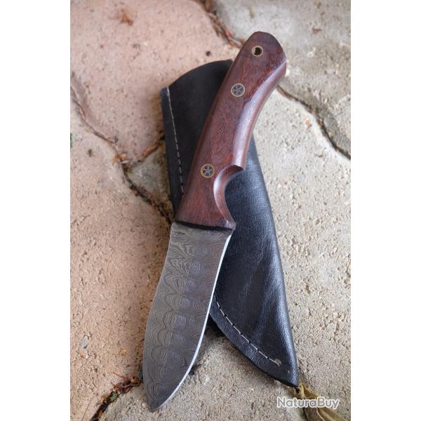 Couteau Skinner Damas Lame Drop Point Acier 256 Couches Manche Bois de Rose Etui Cuir Fabr Artisanat