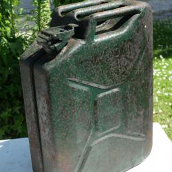 W/|D Jerrican britannique w&w 1943 - provenance Normandie 1944 - ref BRA25JBR002