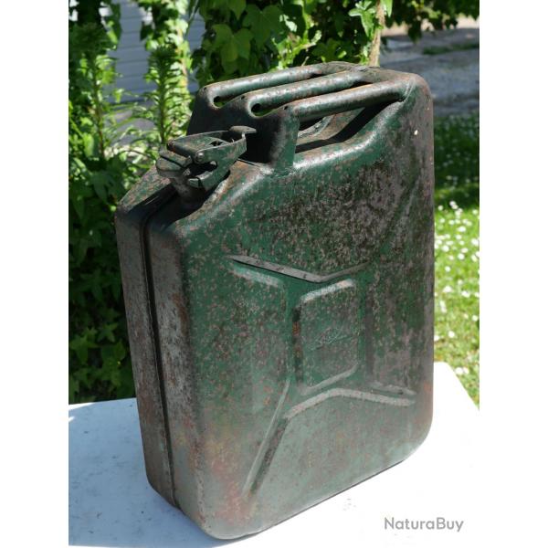 W/|D Jerrican britannique w&w 1943 - provenance Normandie 1944 - ref BRA25JBR002