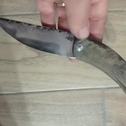 Couteau pliant deux clous forgé en acier carbone et bélier