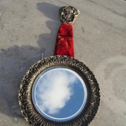 Miroir circulaire vintage à  suspendre avec cordon en velours rouge - FRANCE (Vers 1960)