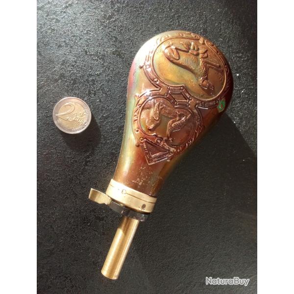 Poire  poudre avec gravure oies et chien bronze