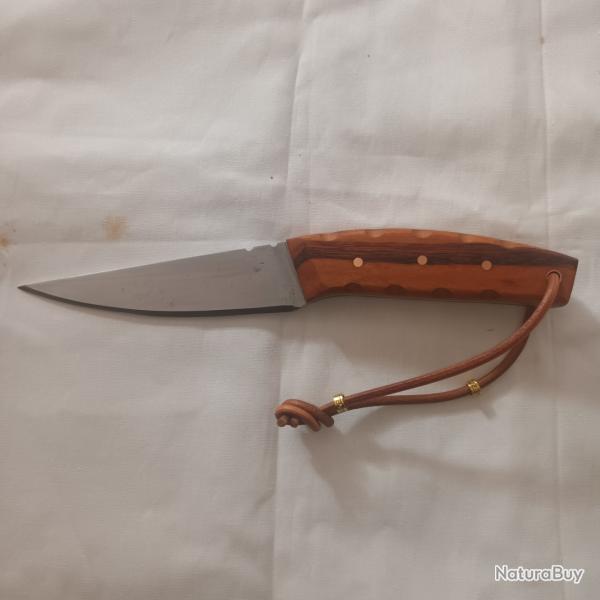 couteau artisanal , manche muiracatiara