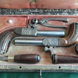 Joli coffret/livre d'une paire de pistolets de poche à percussion 19è