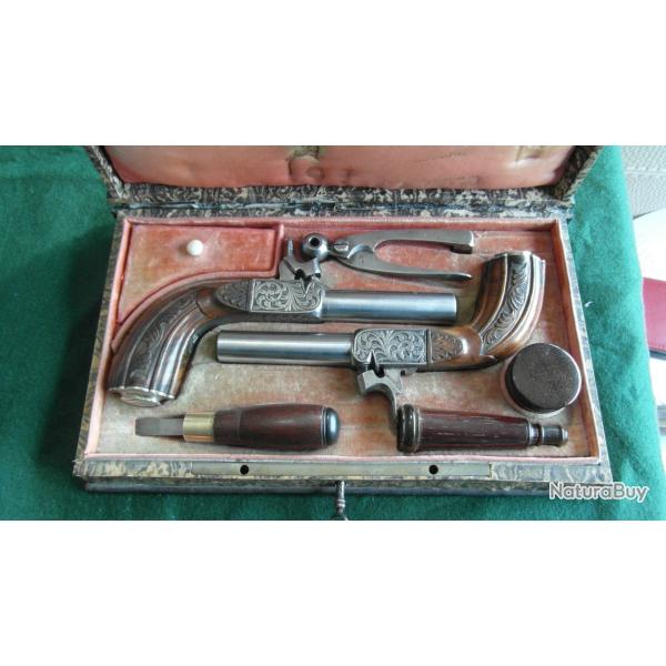 Joli coffret/livre d'une paire de pistolets de poche à percussion 19è