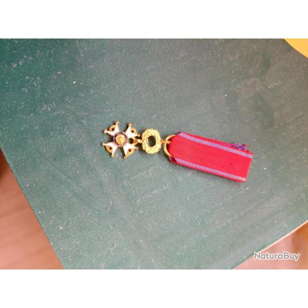 Mdaille miniature commmorative dite mdaille de l'ducation