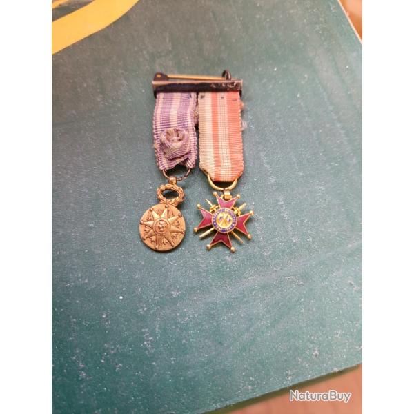 Lot de deux mdailles miniatures dont franco britannique