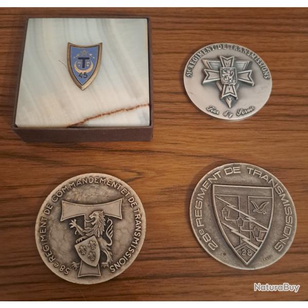 INSIGNES ET OBJETS REGIMENTS TRANSMISSIONS, MILITARIA