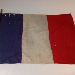 drapeau francais artisanal pour la liberation de Paris WW2