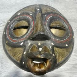 ANCIEN MASQUE AFRICAIN BOIS ET CUIVRE