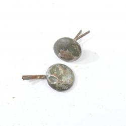 Lot 2 rivets de casque Tchèque Tchécoslovaque VZ28 VZ30 VZ32 défense passive. Bosselés