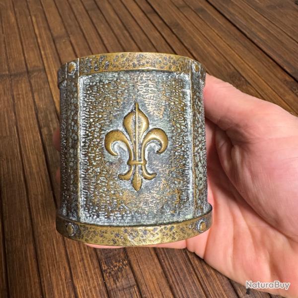 BOISSEAU DE PARIS  A LA FLEUR DE LYS BRONZE SIGNÉ MAX LE VERRIER