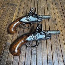 JOLIE PAIRE DE PISTOLETS DE GOUSSET LUXE A SILEX SIGNÉE A L'OR PAUFILE A PARIS VERS 1700 FRANCE