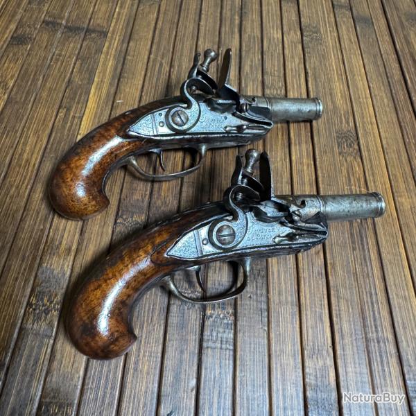 JOLIE PAIRE DE PISTOLETS DE GOUSSET LUXE A SILEX SIGNÉE A L'OR PAUFILE A PARIS VERS 1700 FRANCE