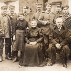 CPA -  Un Groupe Soldat Allemand - N°4112