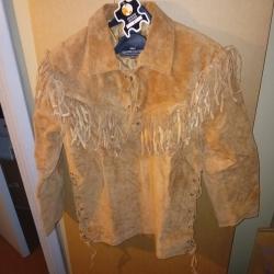 Chemise en peau dans le style des trappeurs américains