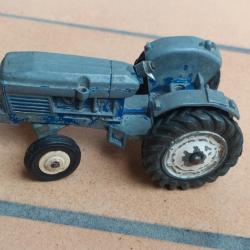 VEHICULE AGRICOLE FERME TRACTEUR MARQUE  DINKY TOY LEYLAND A RESTAURER