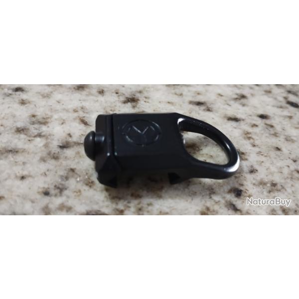 Attache sangle tactique