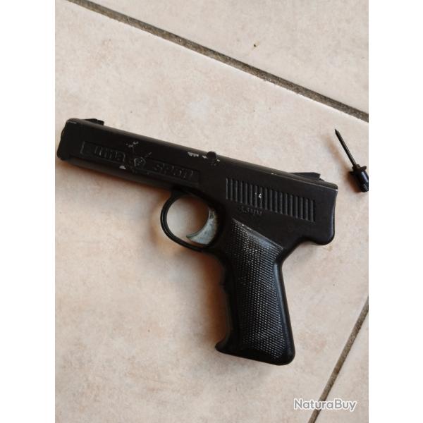 Ancien pistolet UMA SP-50 Made in Great Britain calibre 4.5mm armement par pression du canon en TBE