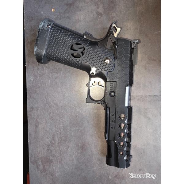 Aw customReplique de poing