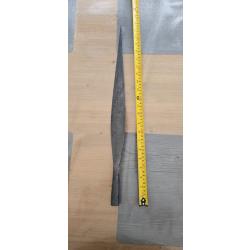 Très balle et ancienne tête de lance africaine (fer forgé gravé)