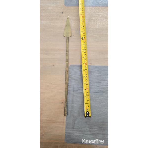 Tte de lance africaine ancienne en laiton grav - ancienne colonie franaise