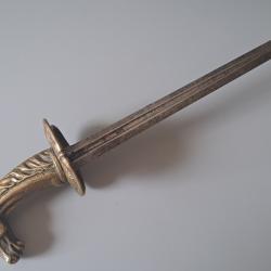 Etonnate transformation d'un sabre ou épée en dague ... A VOIR