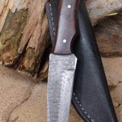 Couteau Skinner Damas Lame Drop Point Acier 256 Couches Manche Bois de Rose Etui Cuir Fabr Artisan01