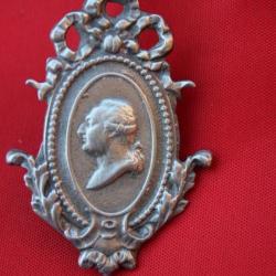 Insigne Louis 16   4a.