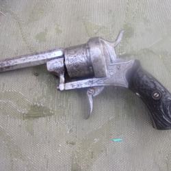 revolver type  Lefaucheux gravé