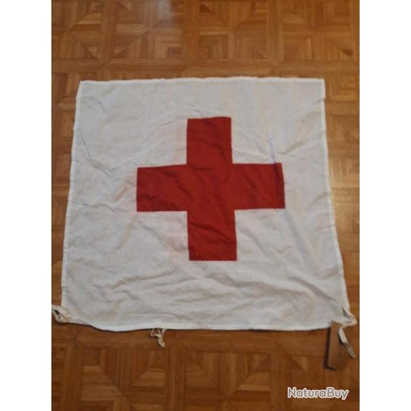 DRAPEAU EN TISSU "CROIX-ROUGE"