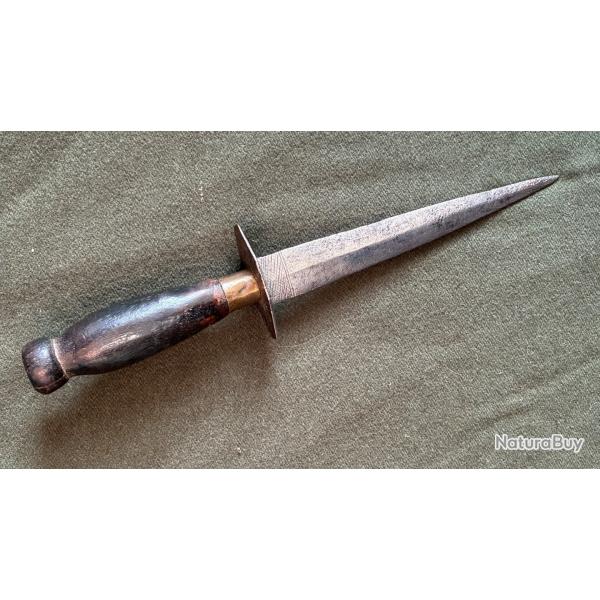 Ancien poignard a identifier, Marine? Poilu WW1? de Prostitue ou ethnique?