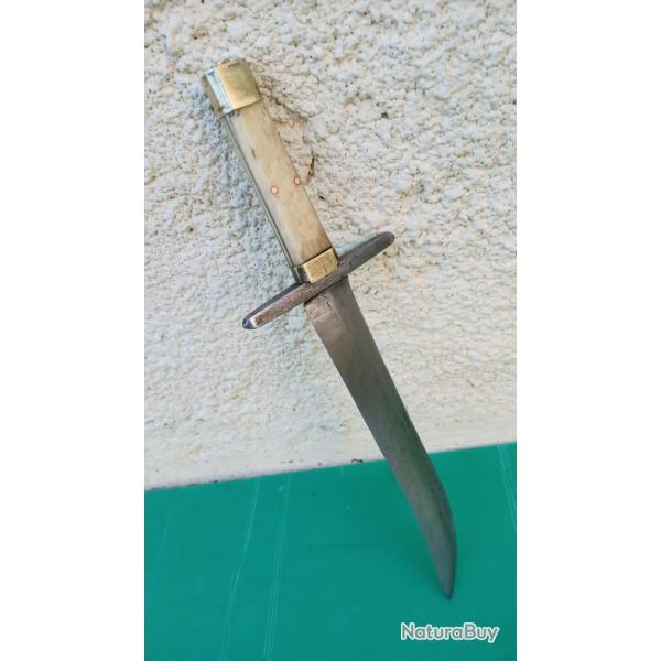 ANCIENNE DAGUE / COUTEAU  DE  CHASSE  DU 18EME  . LAME   FORGE  DE QUALITE  .