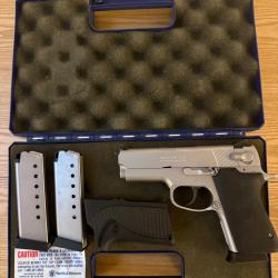 Smith & Wesson 4516-2 cal 45 ACP 3 chargeurs état neuf