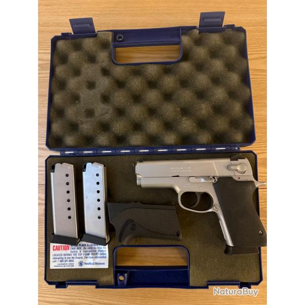 Smith & Wesson 4516-2 cal 45 ACP 3 chargeurs état neuf